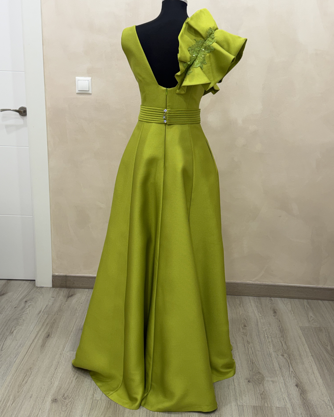 Vestido de madrina largo verde con escote de pico - Talla 44 - Ref. 1001 - Imagen 2